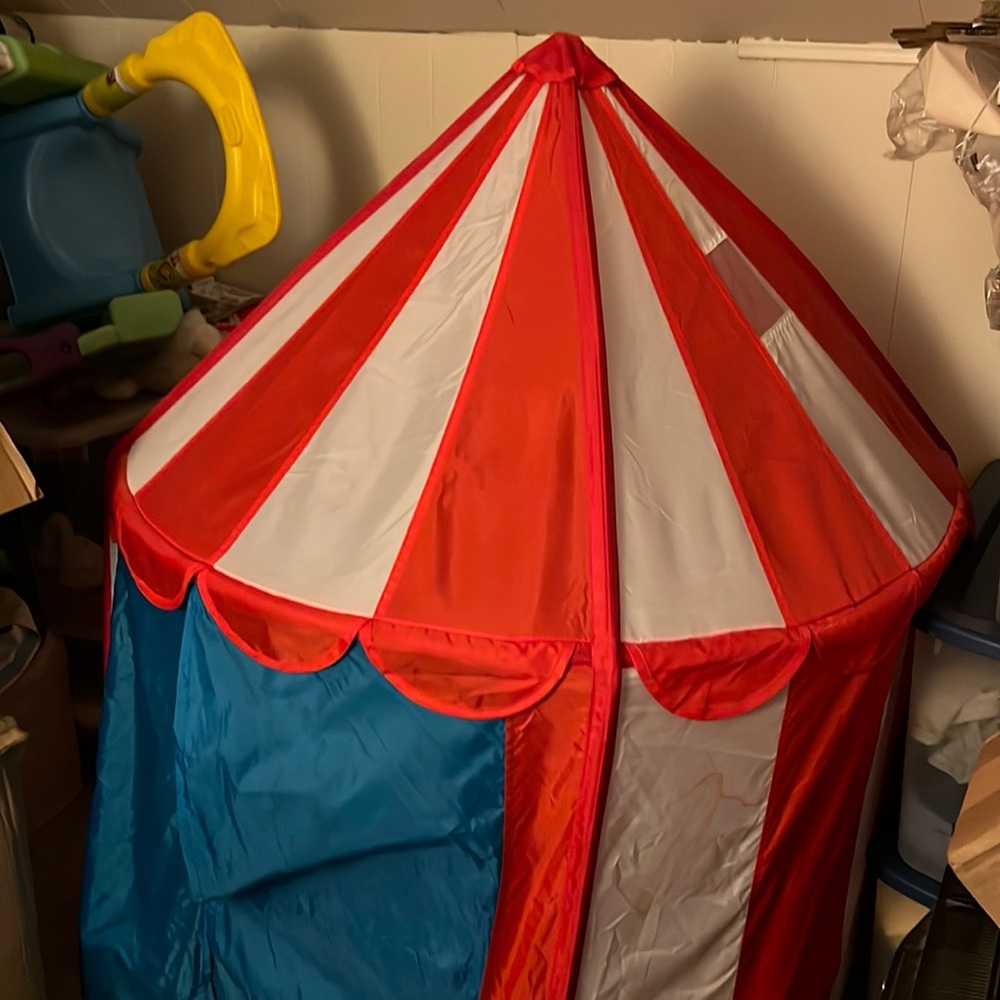 Play tent